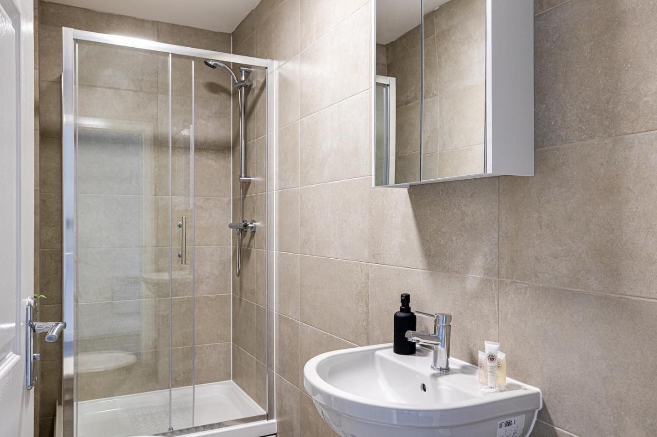 Top Floor Apartment With Private Balcony In Stockport Centre By Hass Haus Exterior photo